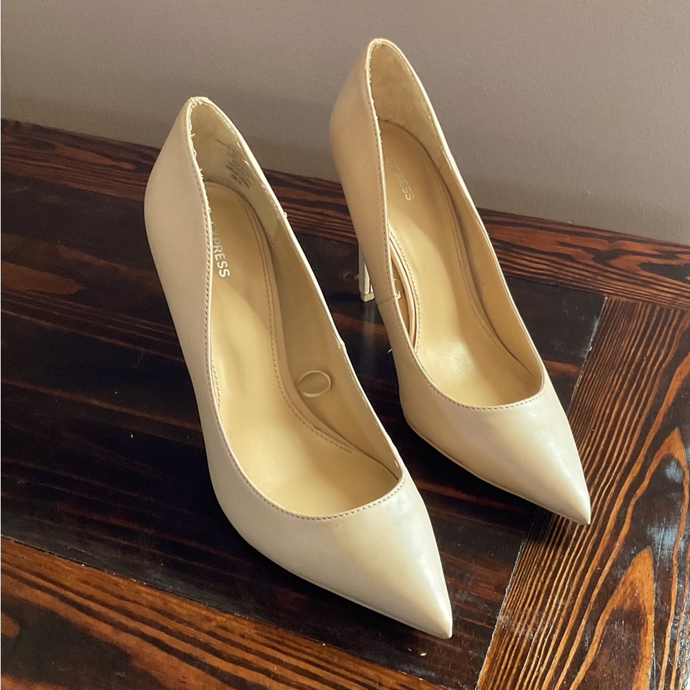 EXPRESS Women’s Heels Cream
